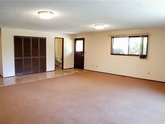 3rd image of 821 N Devara Ln