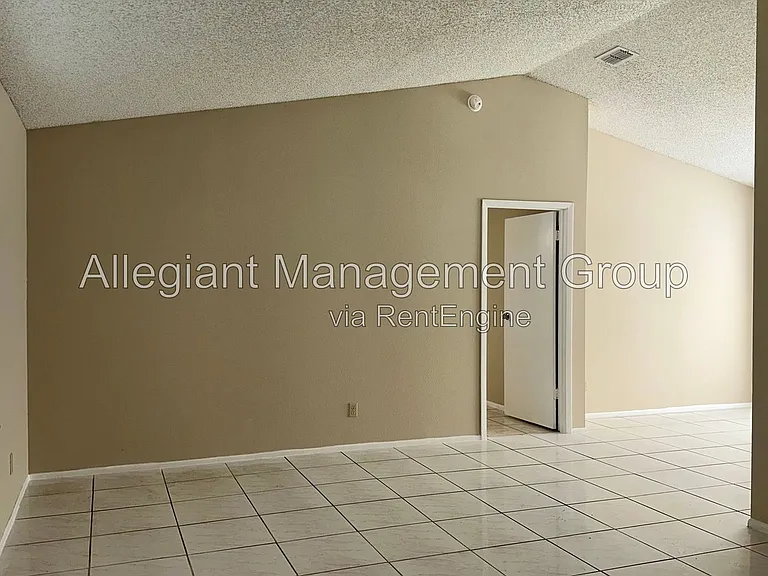 7107 Blair Dr — Photo 2