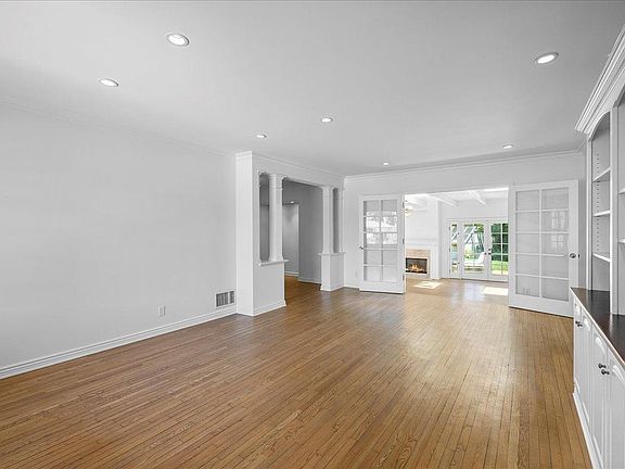 4th image of 7734 Hosford Ave