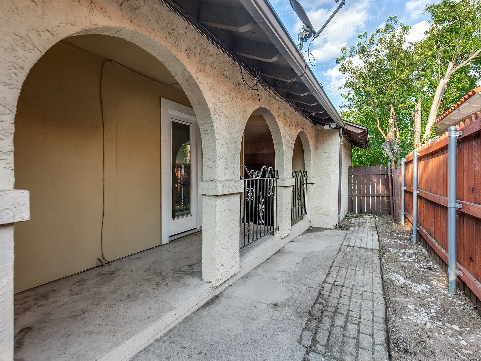 3 bed, 1580 sqft, $2,300 — Photo 4