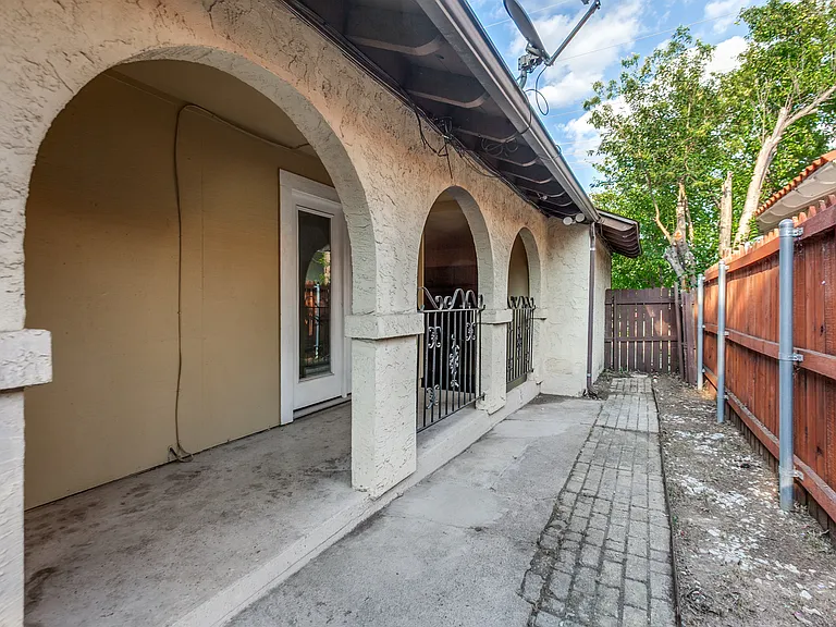 14372 Haymeadow Cir — Photo 4