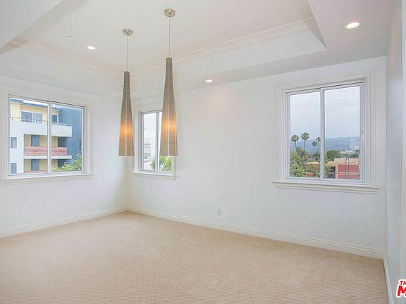5th image of 132 S Maple Dr #Penthouse 2