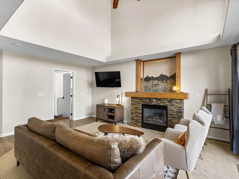 2771 Calkins Pl — Photo 11