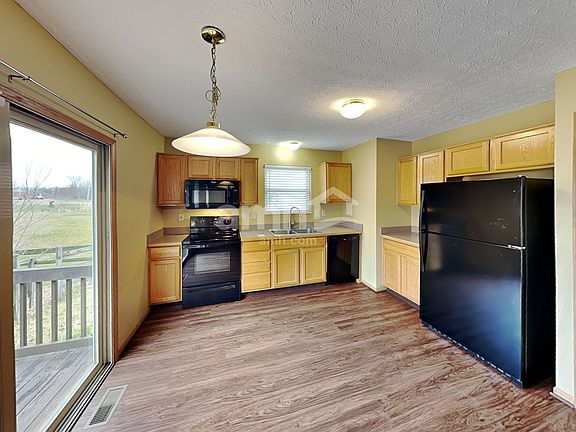 3rd image of 22 Lantern Chase Dr