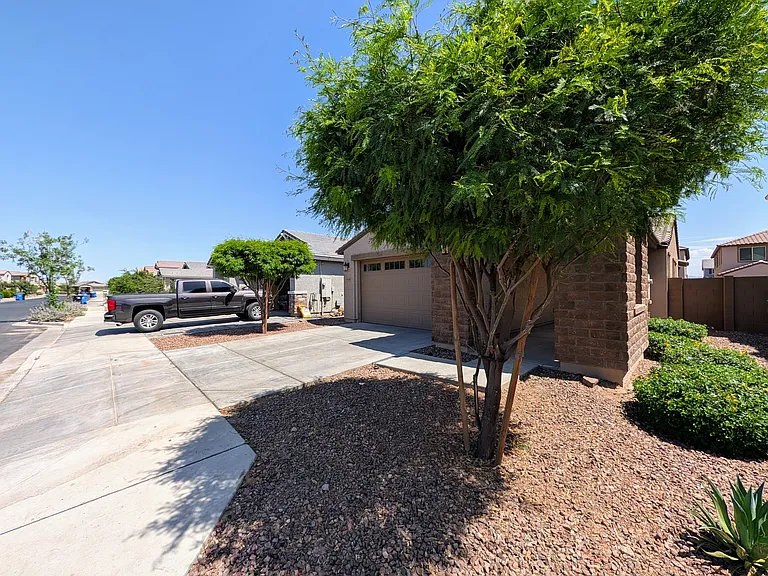9509 W Sells Dr — Photo 36