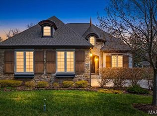 718 Woods Of Ladue Ln, Saint Louis, MO 63124