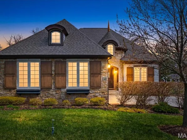 718 Woods Of Ladue Ln, Saint Louis, MO 63124