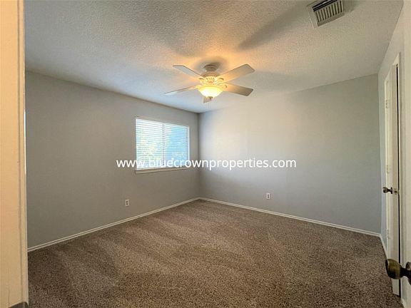 3rd image of 1920 Oakbluff Dr