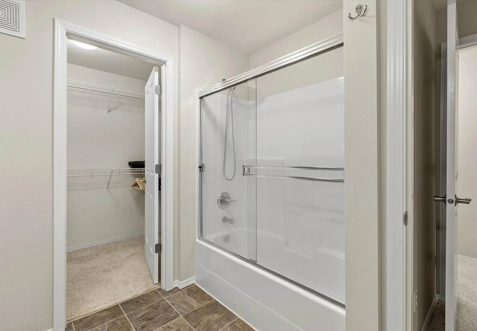 2 bed, 952 sqft, $2,500 — Photo 3