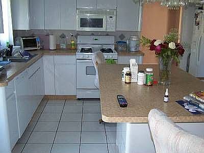 Large Kitchen with Isle