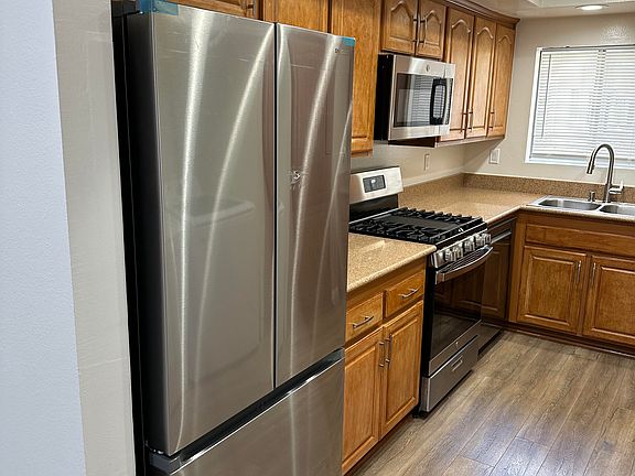 3rd image of 1236 N Columbus Ave Unit 24