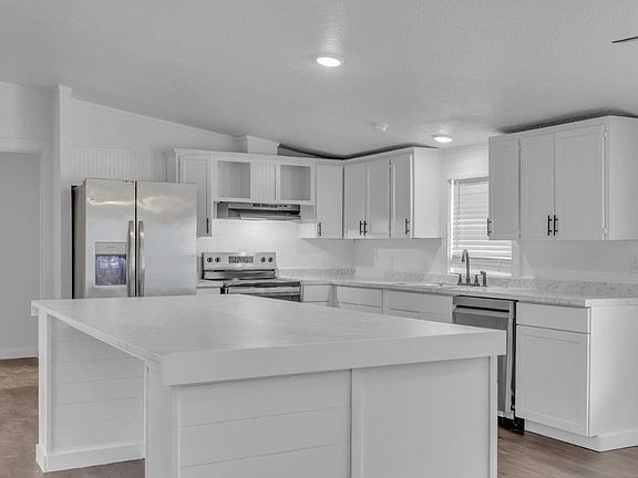 3rd image of 431 N Hill Rd