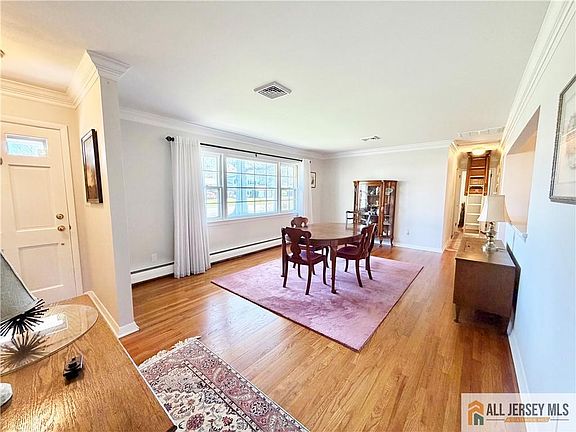 2nd image of 5 Holmes Rd