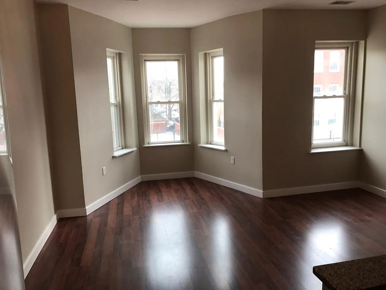 2 bed, 850 sqft, $3,150 — Photo 3