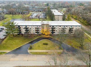 2315 E Olive St APT 2B, Arlington Heights, IL 60004