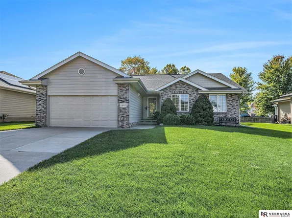 16521 Redwood St, Omaha, NE 68136
