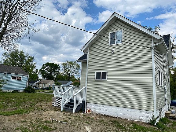 4th image of 2317 Grasmere Ave