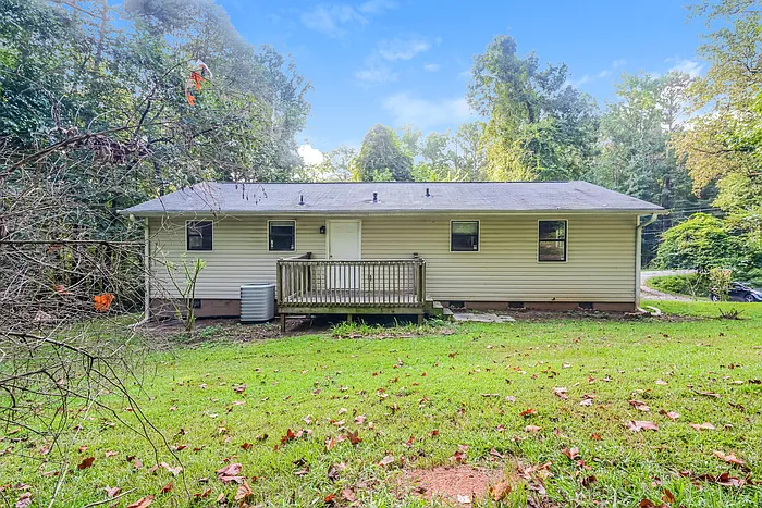 999 Fairview Rd — Photo 15