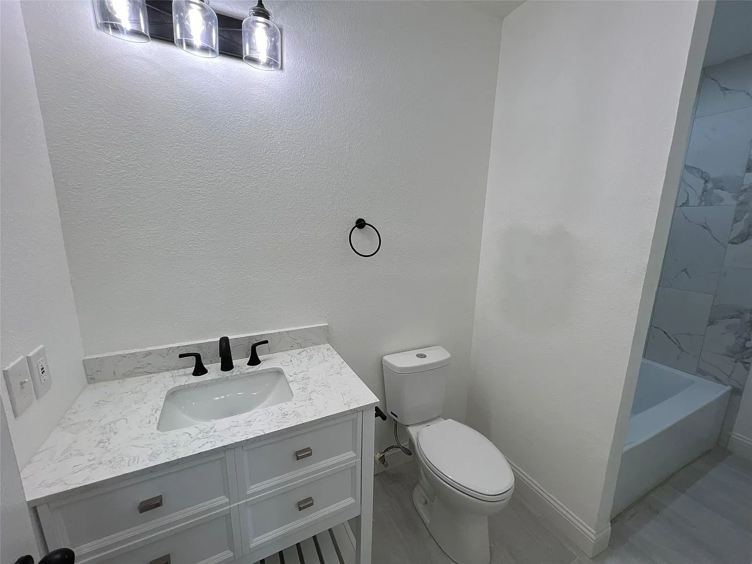 3 bed, 1150 sqft, $2,150 — Photo 3