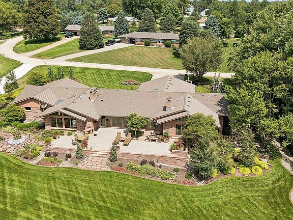 4th image of 1021 Skyline Dr