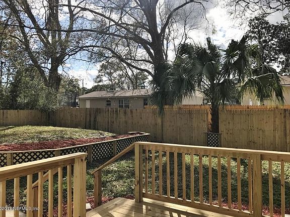 5th image of 836 N Colonial Ct