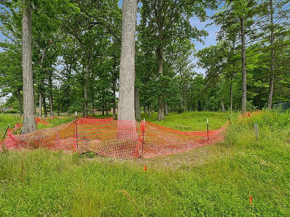 3rd image of 398 Forest Edge Dr