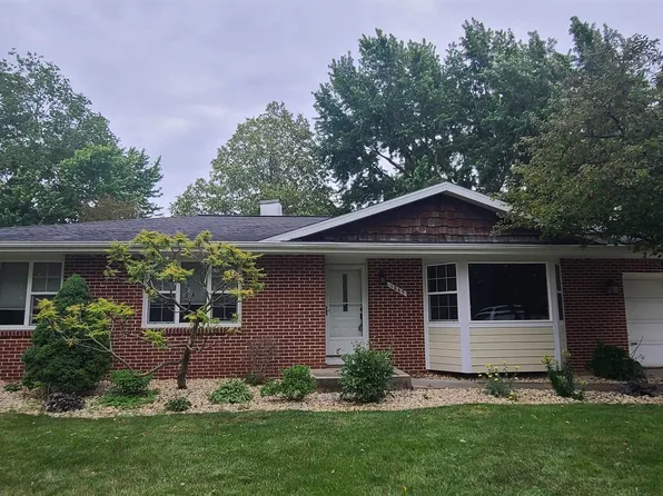 1045 Turkington Ter, Rochelle, IL 61068