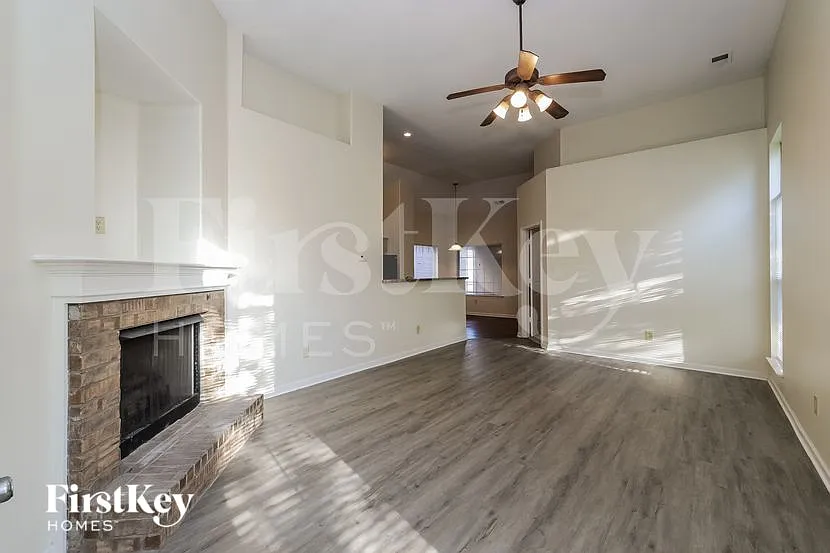 4 bed, 2.0 bath, 1683 sqft, $1,890 — Photo 2