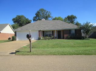 218 Cherry Bark Dr, Brandon, MS 39047
