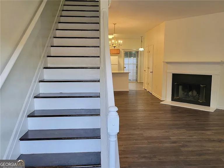 1497 Cove Creek Cir — Photo 3
