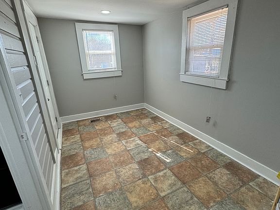 5th image of 106 Holland St