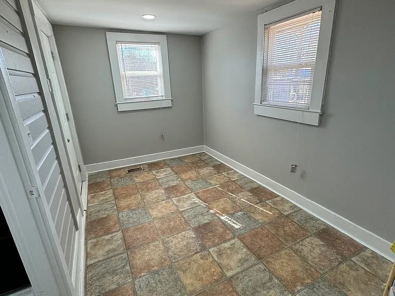 106 Holland St — Photo 5