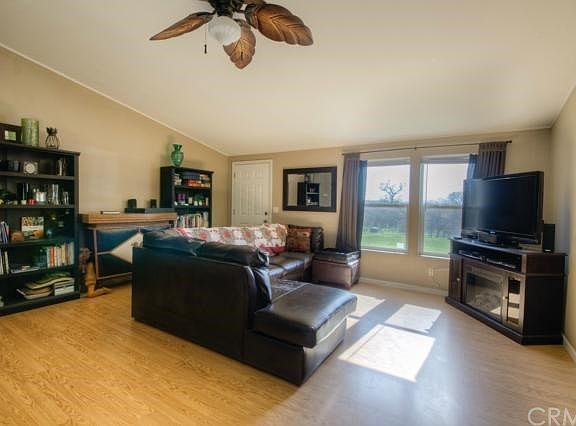 Wood Laminate flooring, open concept , upgraded fixtures throughout.