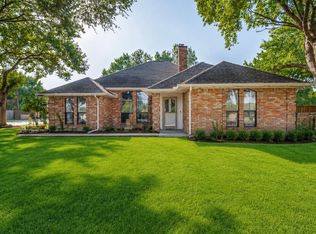 901 Winding Creek Trl, Red Oak, TX 75154