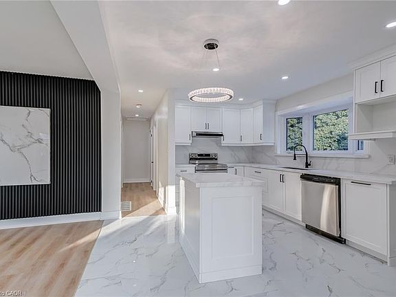 5th image of 63 Hardale Cres