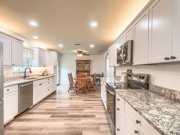 127 Hillcrest Dr, La Vernia, TX 78121
