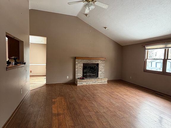 5th image of 5345 Clover Ln