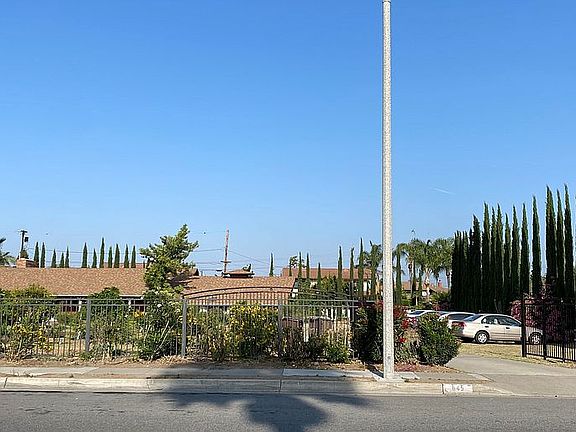 2nd image of 645 S Magnolia Ave