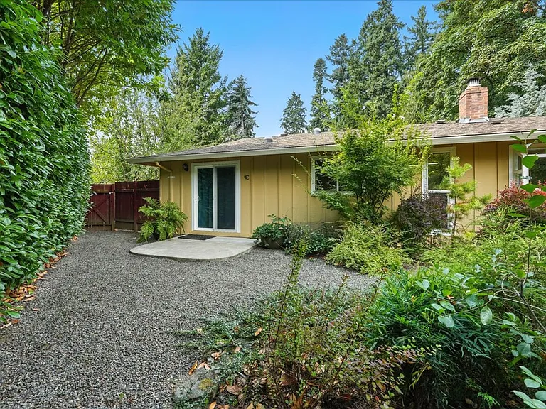 2448 Margery St — Photo 22
