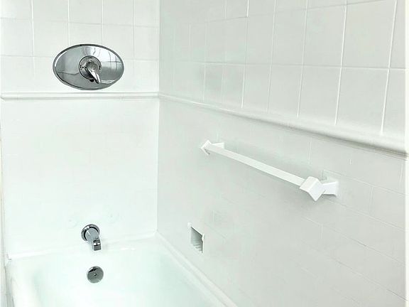 3rd image of 2505 W 6th St #908