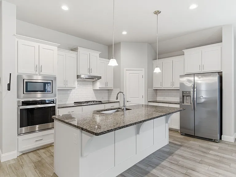 1017 Almond St — Photo 3