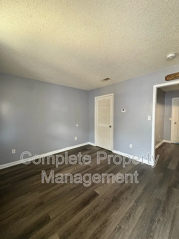 1 bed, 1.0 bath, 952 sqft, $850 — Photo 1