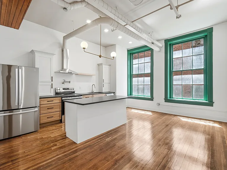907 Main St #9 — Photo 4
