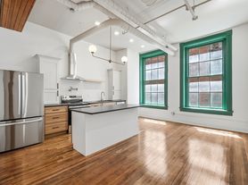 607 Main St