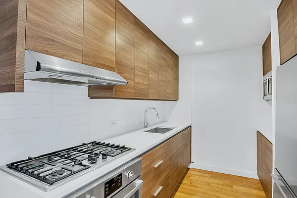 Rented by L Rose Realty (Brokerage) | media 17