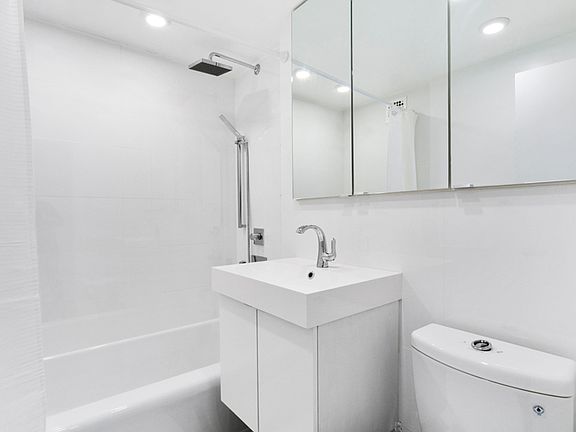 5th image of 301 E 66th St APT 6G