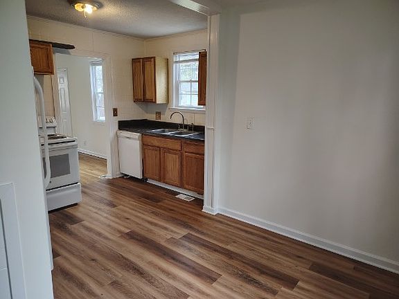 2nd image of 1217 Greenfield Dr