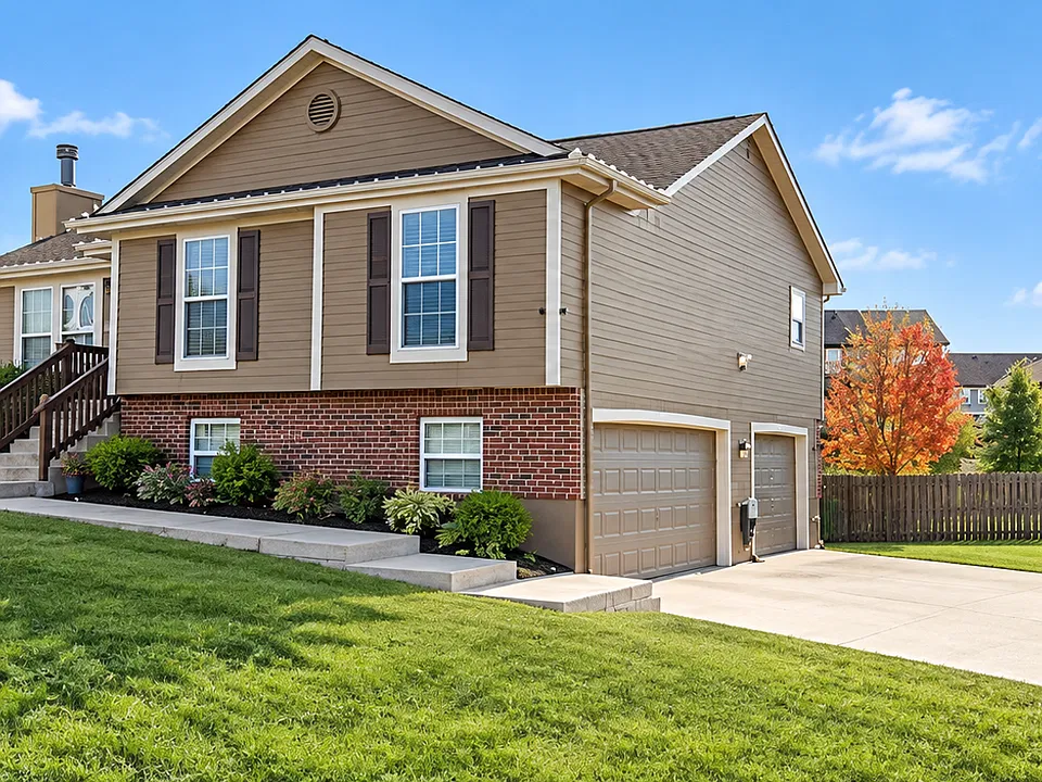 10315 N Elmwood Ct