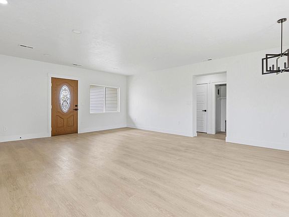 5th image of 1001 E 7th St