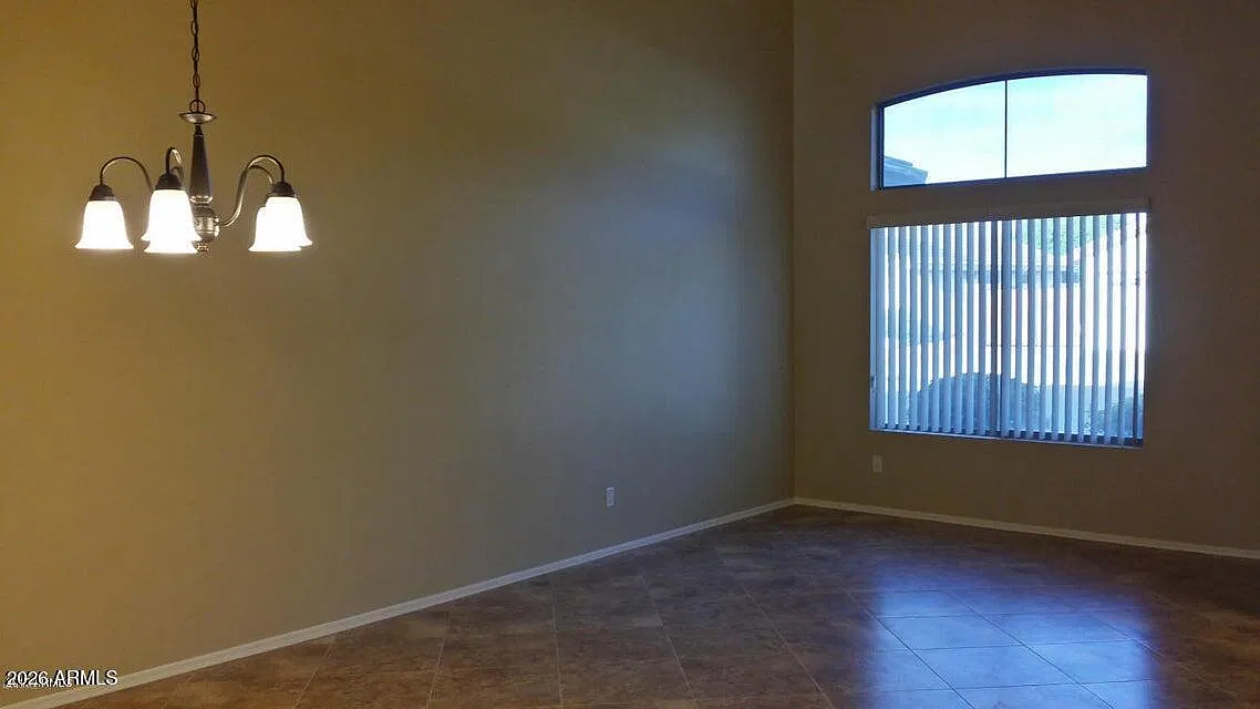 3 bed, 2.0 bath, 2059 sqft, $2,000 — Photo 3